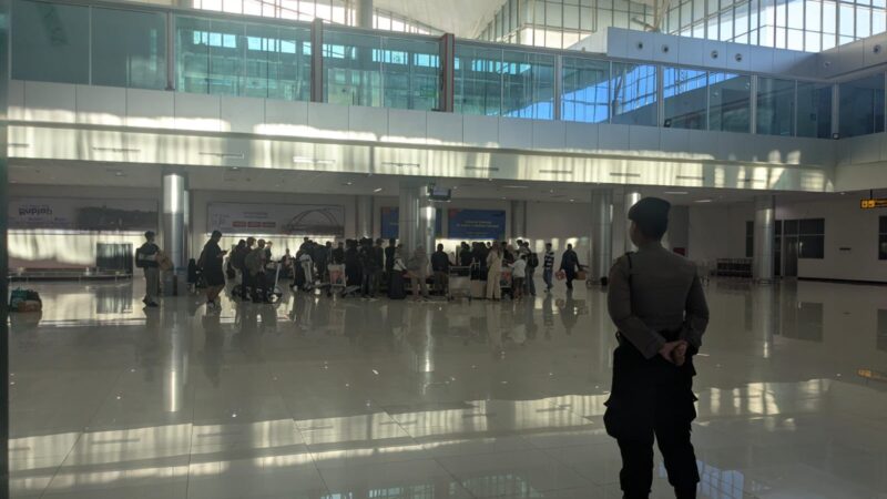 Demi Rasa Aman, Personel Satpamobvit Polresta Palangka Raya Jaga di Bandara Tjilik Riwut