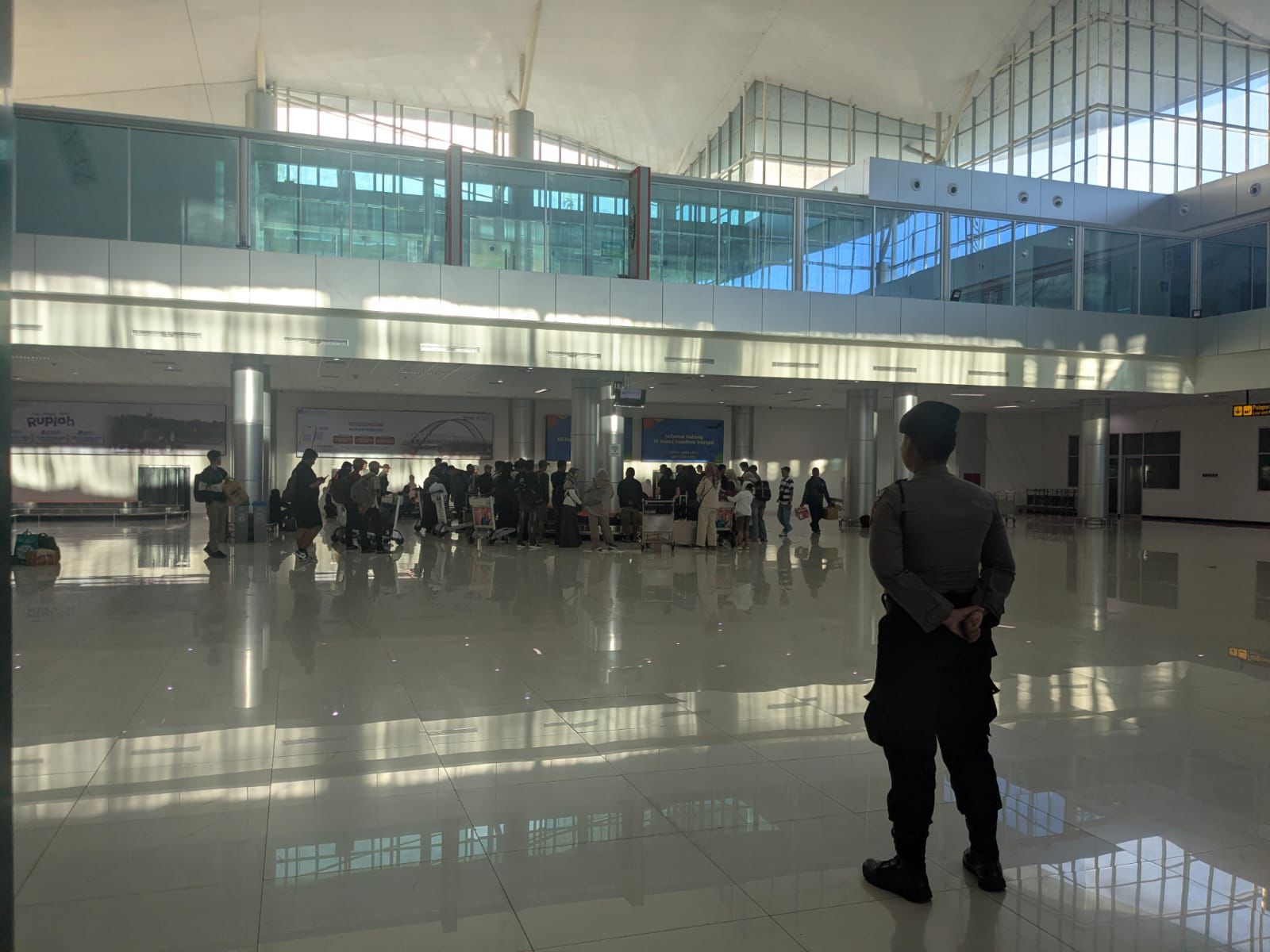 Demi Rasa Aman, Personel Satpamobvit Polresta Palangka Raya Jaga di Bandara Tjilik Riwut