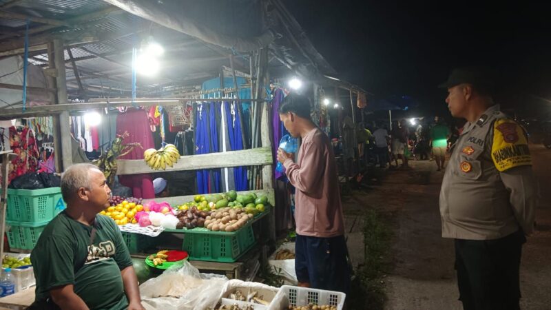 Ketika di Pasar Malam, Polsek Rakumpit Sampaikan Nomor Layanan 110 untum Warga