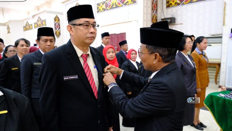 Bupati Heriyus Sematkan Satyalancana Karya Satya Kepada 284 ASN