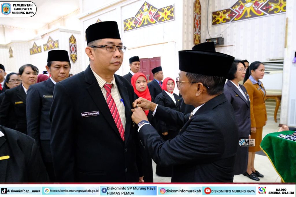 Bupati Heriyus Sematkan Satyalancana Karya Satya Kepada 284 ASN