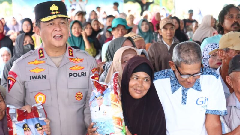 Tinjau Program Pangan dan Pasar Murah di Kobar Bersama Gubernur, Kapolda Kalteng Apresiasi Inisiatif Pemerintah untuk Kesejahteraan Masyarakat
