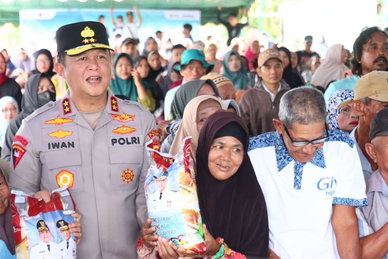 Tinjau Program Pangan dan Pasar Murah di Kobar Bersama Gubernur, Kapolda Kalteng Apresiasi Inisiatif Pemerintah untuk Kesejahteraan Masyarakat