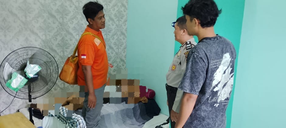 KSPKT dan Piket Fungsi Polsek Pahandut Respons Cepat Penemuan Mayat Pria di Kantor NRS Menteng