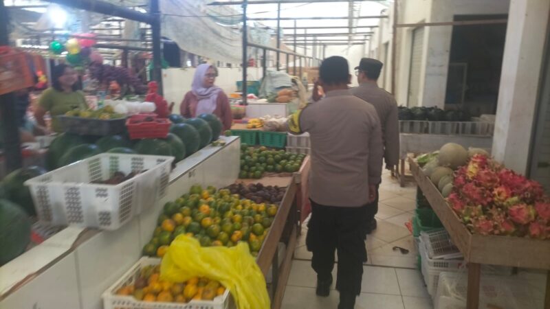 Polsek Bukit Batu Sambangi Pasar Rakyat Tangkiling untuk Jaga Stabilitas Kamtibmas