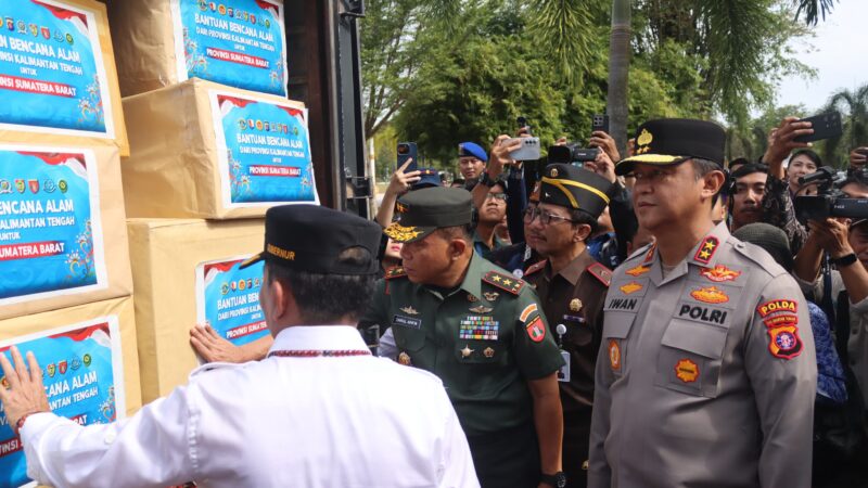 Wujud Solidaritas, Kapolda Kalteng Bersama Gubernur dan Pangdam Lepas Bantuan Kemanusiaan untuk Korban Bencana di Sumatera