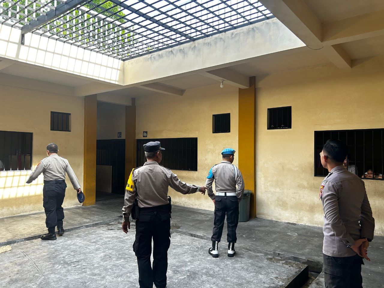 Pastikan Keamanan para Tahanan, SPKT Polresta Palangka Raya Gelar Pengecekan Rutin