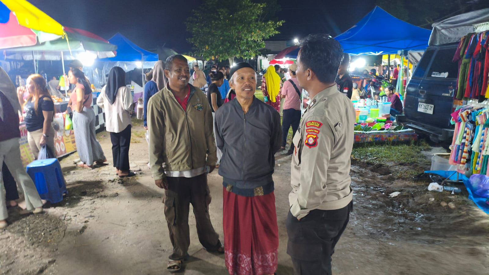 Berikan Rasa Aman bagi Warga, Polsek Sabangau Sharing Kamtibmas di Pasar Rakyat