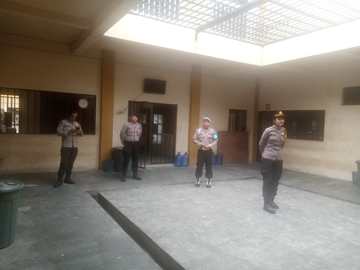 Pastikan Kondusivitas, SPKT Polresta Palangka Raya Lakukan Pengecekan Rutin Ruang Tahanan