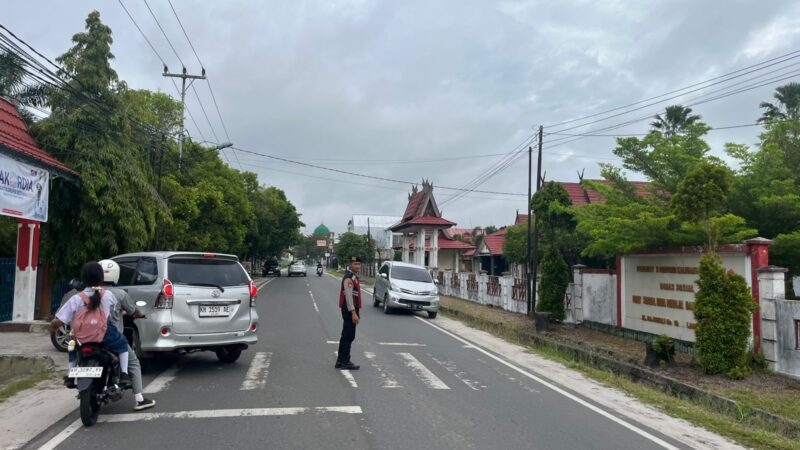 Patmor Satsamapta Polresta Palangka Raya Amankan Arus Lalu Lintas di SMPN 3