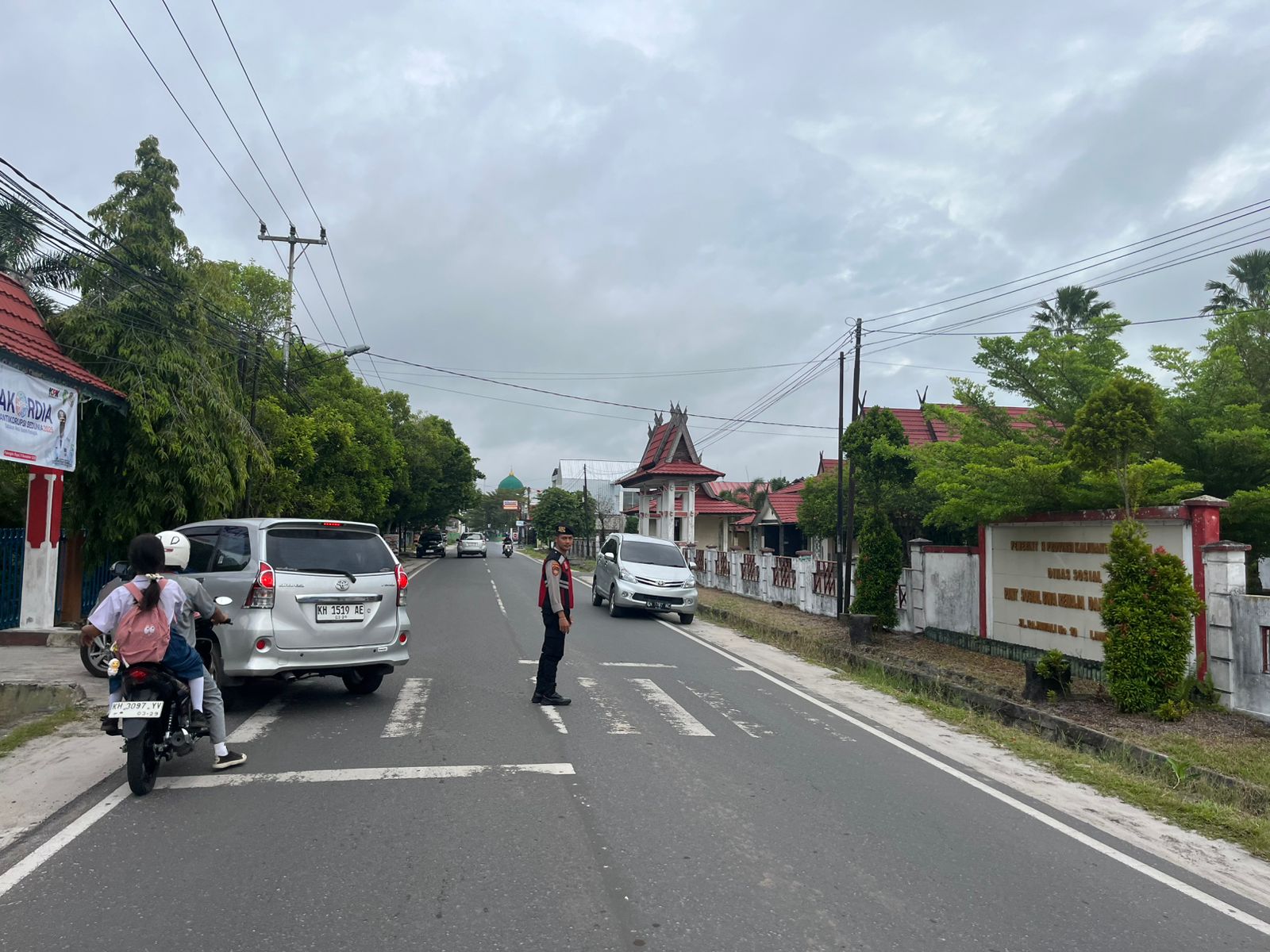 Patmor Satsamapta Polresta Palangka Raya Amankan Arus Lalu Lintas di SMPN 3