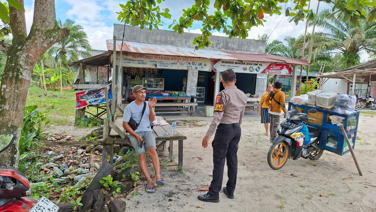 Perkuat Harkamtibmas, Polsek Bukit Batu Laksanakan Patroli Sambang ke Warga