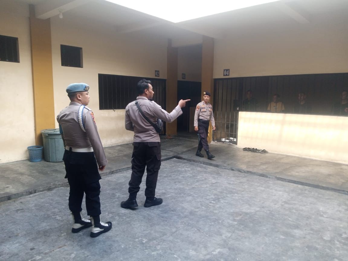 Selesai Serah Terima, Pamapta III SPKT Polresta Palangka Raya Cek Kondisi Tahanan di Rutan