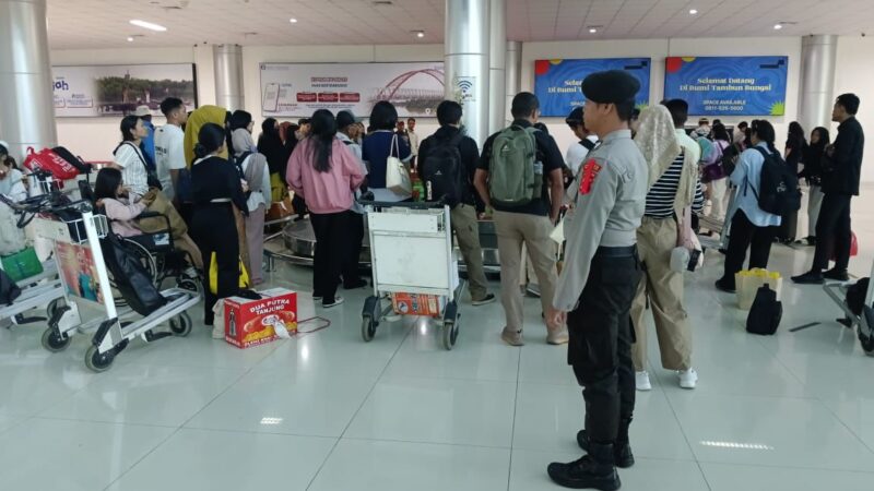 Momen Nataru, Satpamobvit Polresta Palangka Raya Jaga Arus Penumpang di Bandara Tjilik Riwut