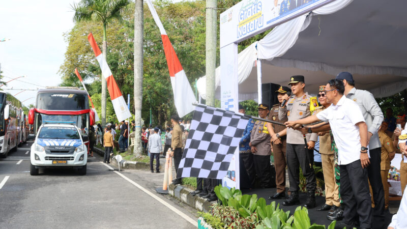 Polda Kalteng Bersama Pemprov Fasilitasi Mudik Gratis Jelang Nataru, 323 Pemudik Tujuan Banjarmasin, Pangkalan Bun dan Sampit Resmi Diberangkatkan