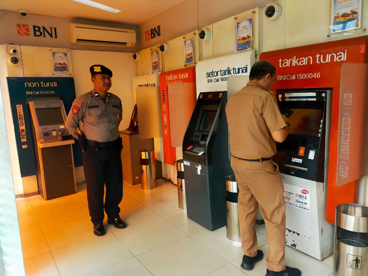 Satpamobvit Polresta Palangka Raya Hadirkan Rasa Aman bagi Nasabah Bank