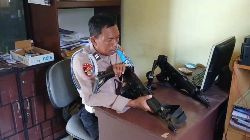 Selain Pelayanan Prima, Polsek Rakumpit Cek Keadaan Alat Inventaris Penjagaan