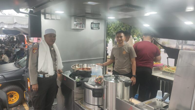 Polda Kalteng Sediakan Dua Randurlap dan Berikan Layanan Kesehatan Gratis untuk Jamaah Haul Guru Sekumpul di Kalsel