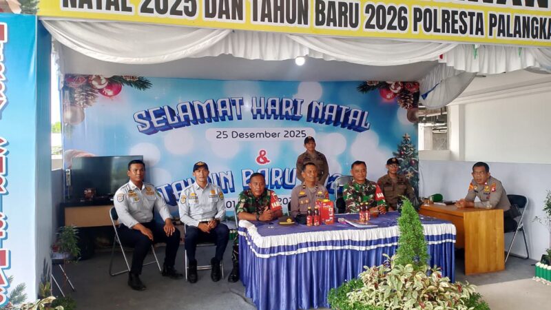 Pastikan Keamanan Pengunjung, Personel Operasi Lilin Telabang Jaga di Pos Pelayanan Duta Mall