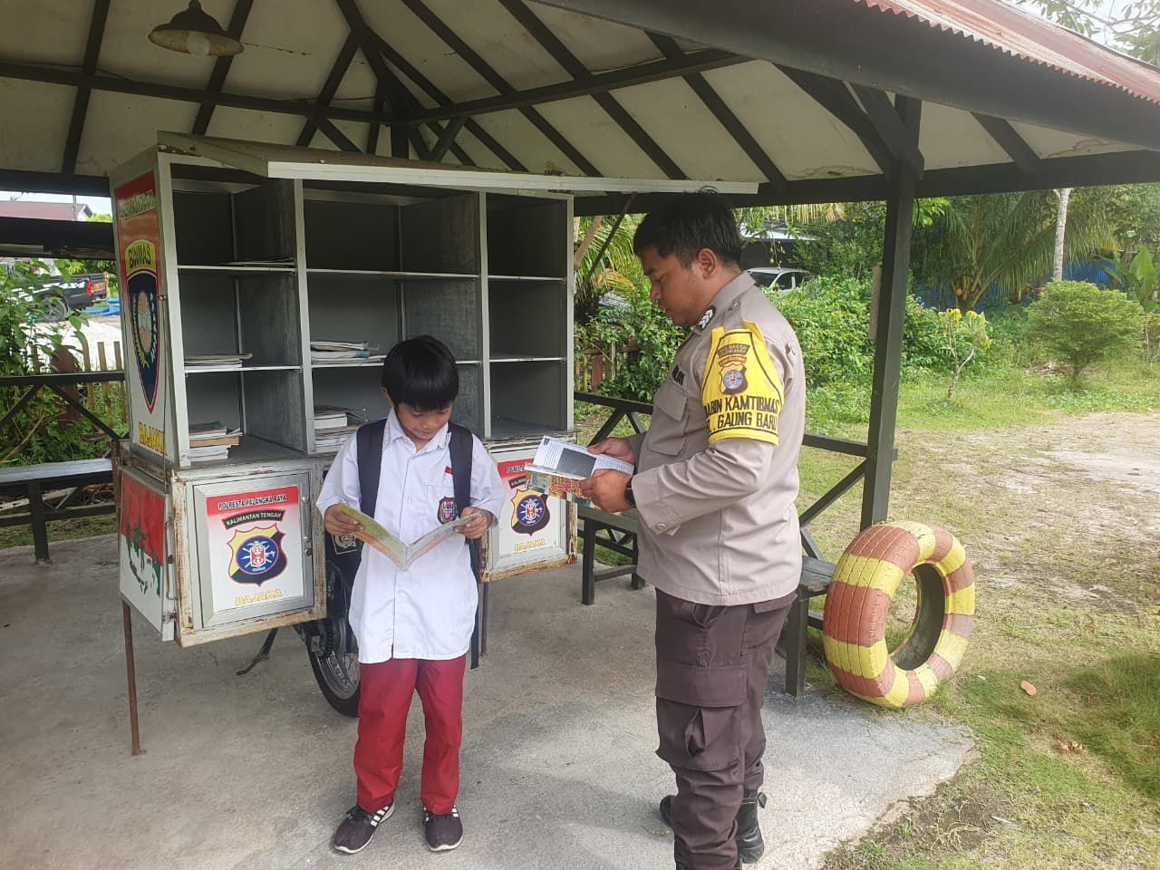 Dekatkan Budaya Baca, Bhabinkamtibmas Polsek Rakumpit Gelar Program Bajaka Presisi