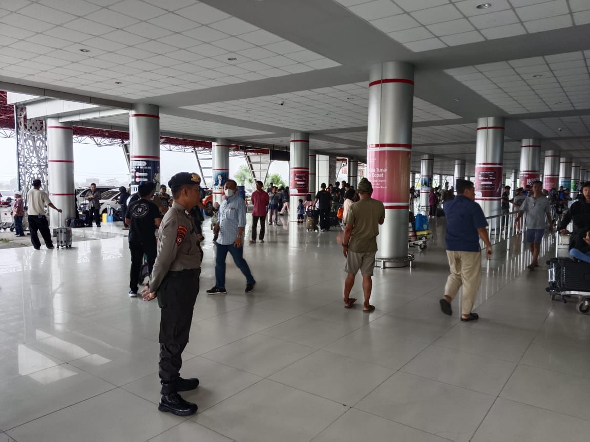 Masih Momen Libur Tahun Baru, Satpamobvit Polresta Palangka Raya Berikan Rasa Aman di Bandara Tjilik Riwut