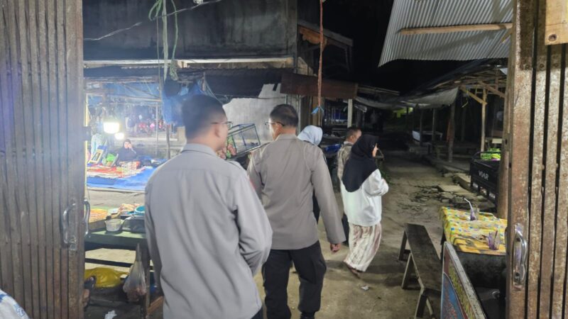 Polsek Bukit Batu Sambangi Pasar Rakyat Tangkiling guna Sampaikan Imbauan Kamtibmas