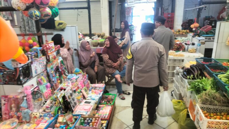 Polri untuk Masyarakat, Polsek Bukit Batu Laksanakan Patroli di Pasar Rakyat Tangkiling