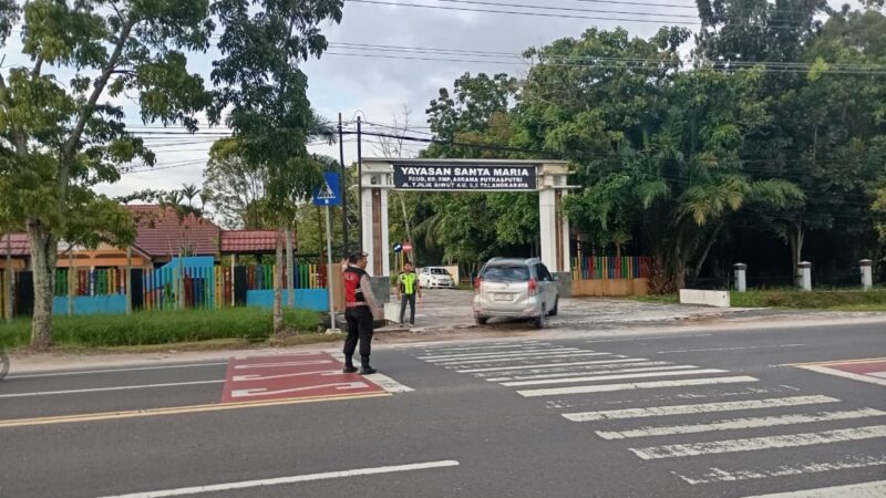 Cegah Kemacetan dan Lakalantas, Sat Samapta Polresta Palangka Raya Laksanakan Gatur Pagi di SMP Santa Maria