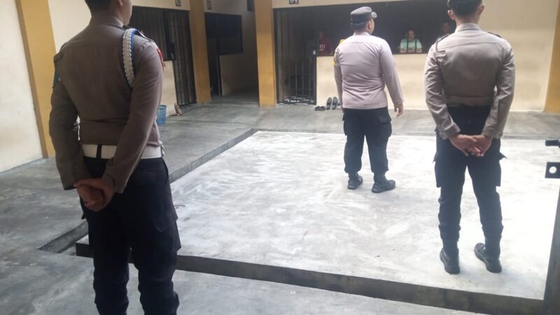 Pastikan Rutan Tetap Aman, Pamapta I SPKT Polresta Palangka Raya Lakukan Pengecekan Tahanan
