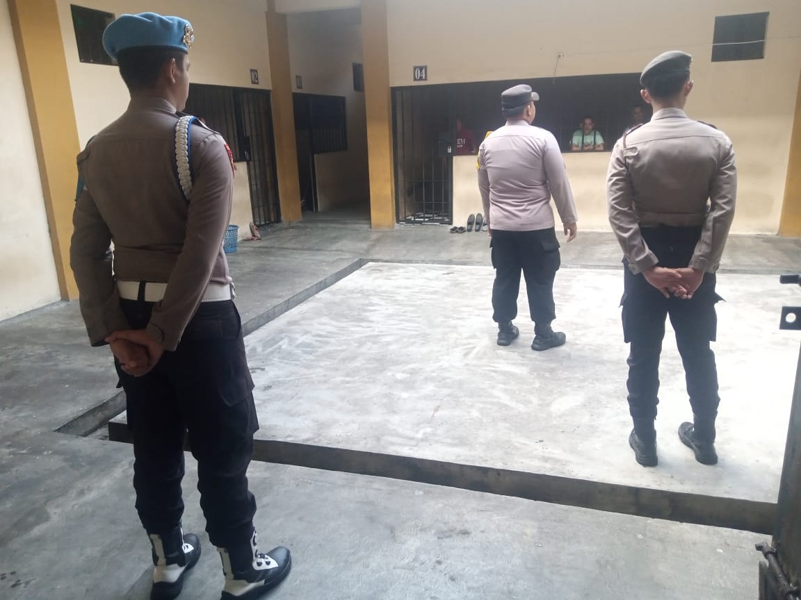 Pastikan Rutan Tetap Aman, Pamapta I SPKT Polresta Palangka Raya Lakukan Pengecekan Tahanan
