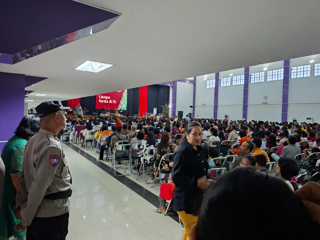 Personel Polresta Amankan Ibadah dan Perayaan Natal Pemkot Palangka Raya