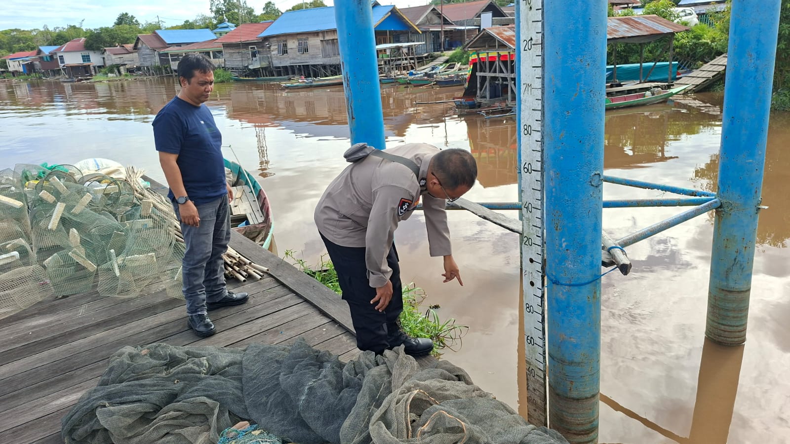 Antisipasi Dampak Curah Hujan, Polsek Bukit Batu Pantau Debit Air Sungai Rungan