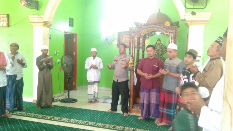 Usai Sholat Jumat, Bhabinkamtibmas Petuk Barunai Gelar Safari Kamtibmas di Masjid Al-Muhajirin