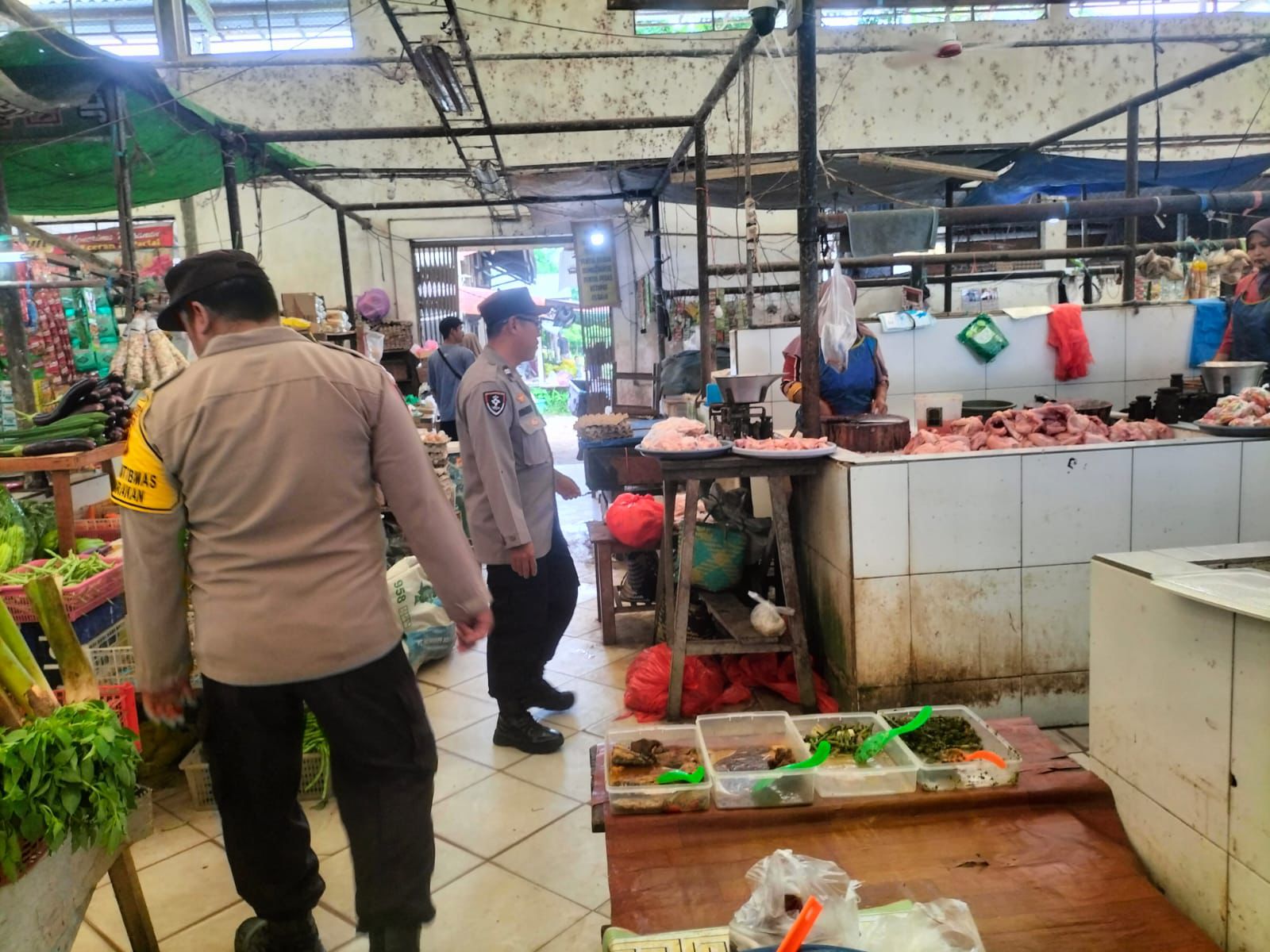 Polsek Bukit Batu Gelar Patroli Sambang di Area Pasar Rakyat Tangkiling