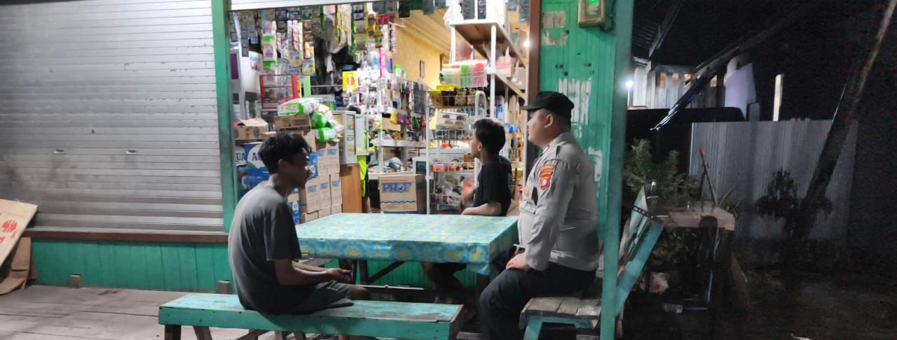 Saat Hampiri Warganya, Piket Polsek Rakumpit Sampaikan Nomor Aduan 110