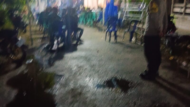 Piket Polsek Sabangau Hadir dalam Kegiatan Hiburan Organ Tunggal Resepsi Pernikahan Warganya