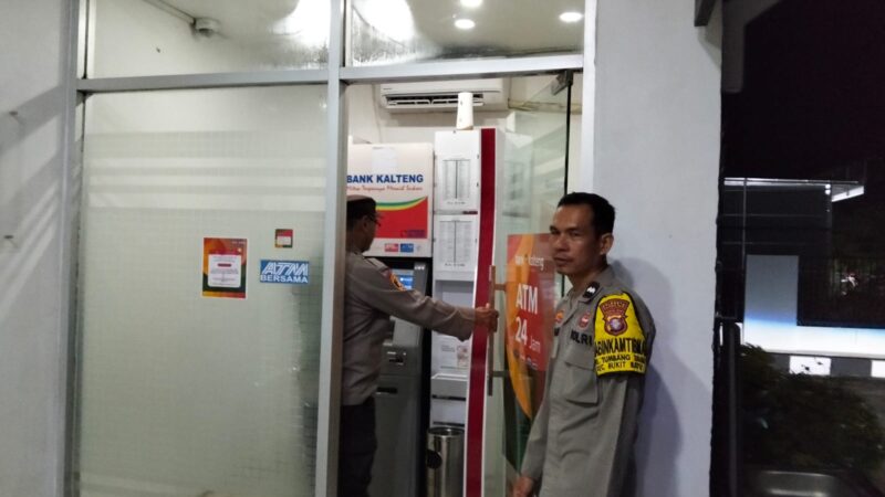 Kunjungi Bank Kalteng Tangkiling, Personel Polsek Bukit Batu Tinjau Keamanan