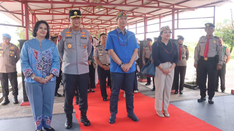 Bersama Pejabat Utama,  Kapolda Kalteng Sambut Kedatangan Wakapolda Baru Brigjen Yosi Muhamartha