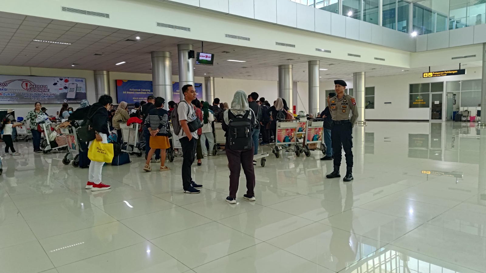 Polri untuk Masyarakat, Personel Satpamobvit Polresta Palangka Raya Hadir di Bandara Tjilik Riwut