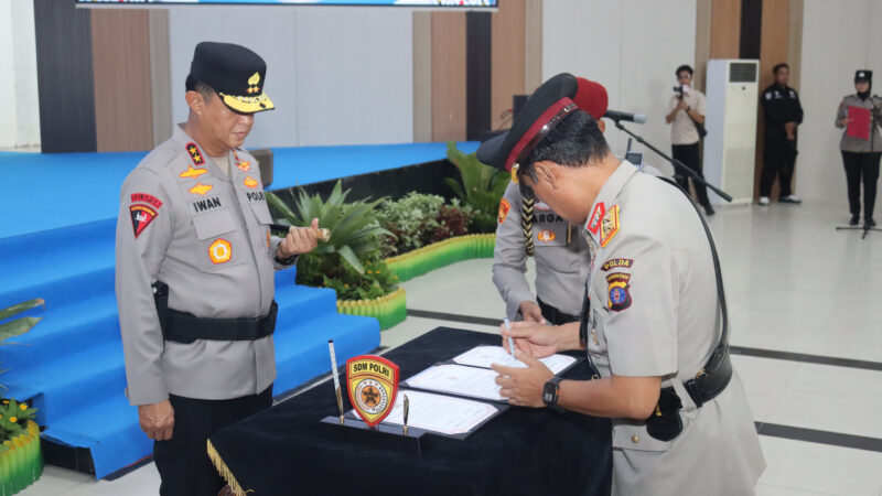 Kapolda Kalteng Pimpin Sertijab Wakapolda, Brigjen Pol Yosi Muhamartha Resmi Gantikan Irjen Pol Rakhmad Setyadi