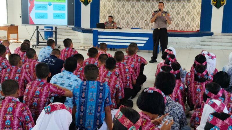 Seksi Hukum Polresta Palangka Raya Berikan Penyuluhan Hukum di SMAN 5 Palangka Raya