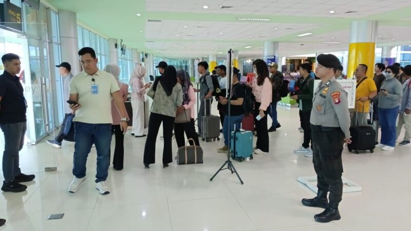 Walaupun Hari Libur, Satpamobvit Polresta Palangka Raya Tetap Semangat Amankan Bandara Tjilik Riwut