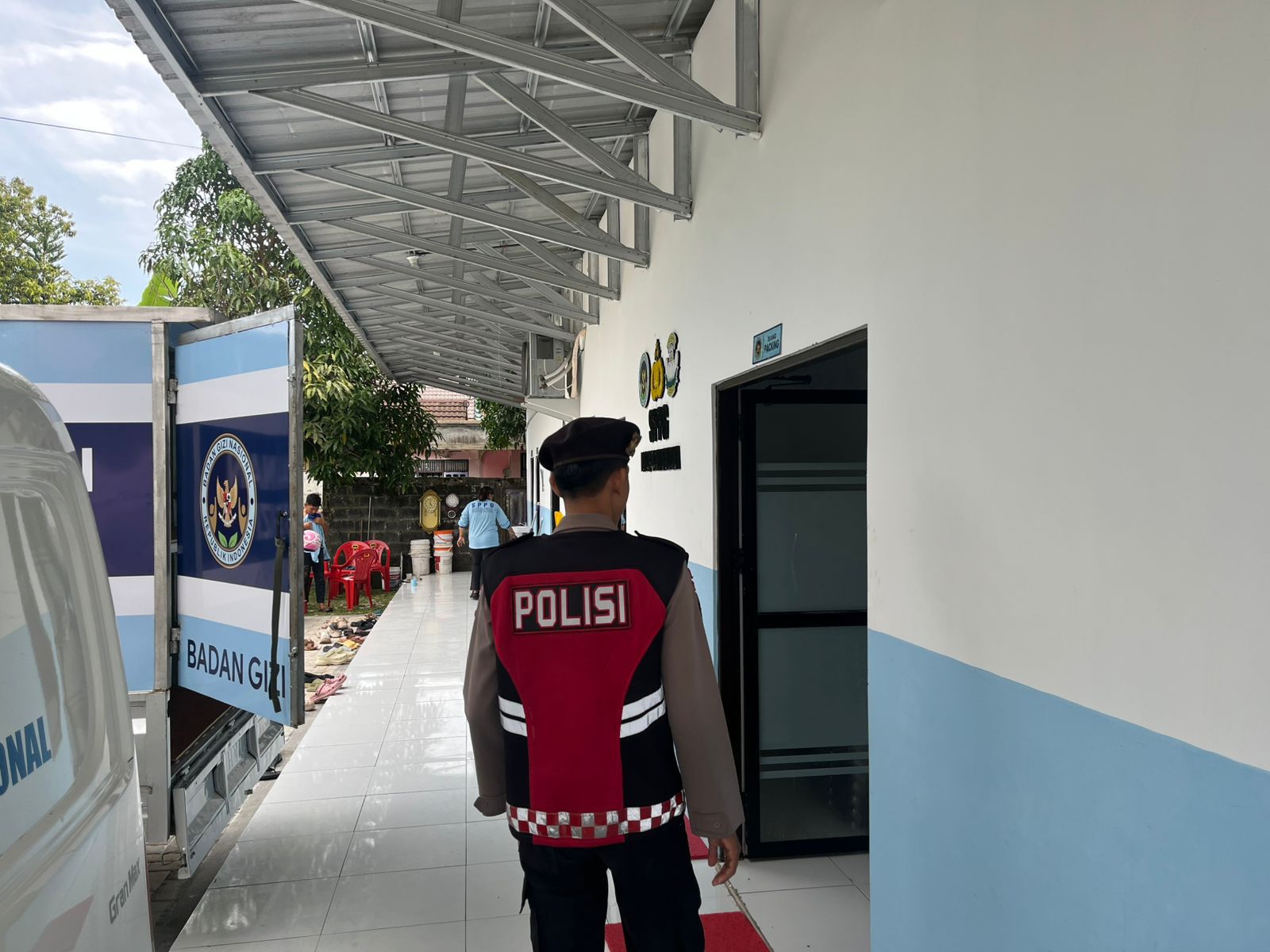 Kawal Program Pemerintah, Satsamapta Polresta Palangka Raya Amankan Distribusi MBG ke Sekolah