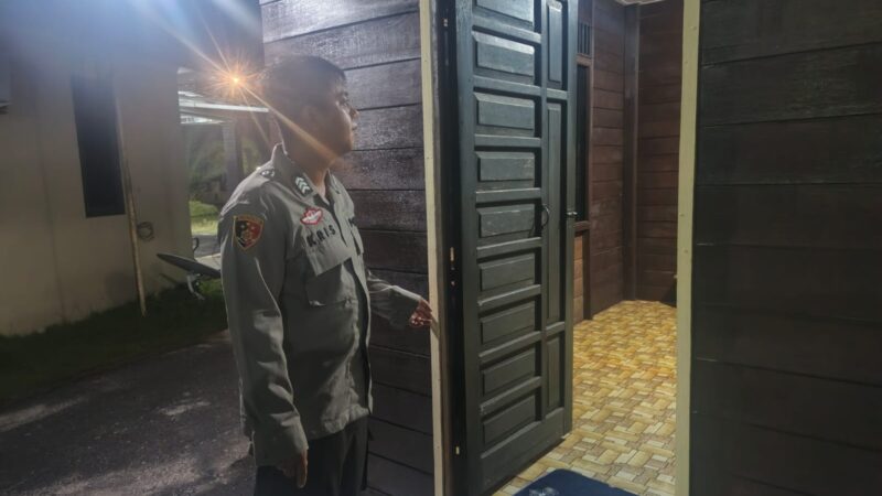 Patroli Jalan Kaki Personel Polsek Rakumpit Pastikan Keamanan Lingkungan Mako