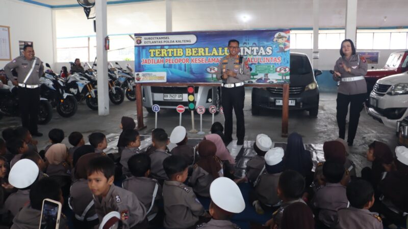 Tanamkan Tertib lalu lintas sejak dini, Ditlantas Polda Kalteng Berikan Dikmas Lantas Kepada  TK Yasalmuna Palangka Raya