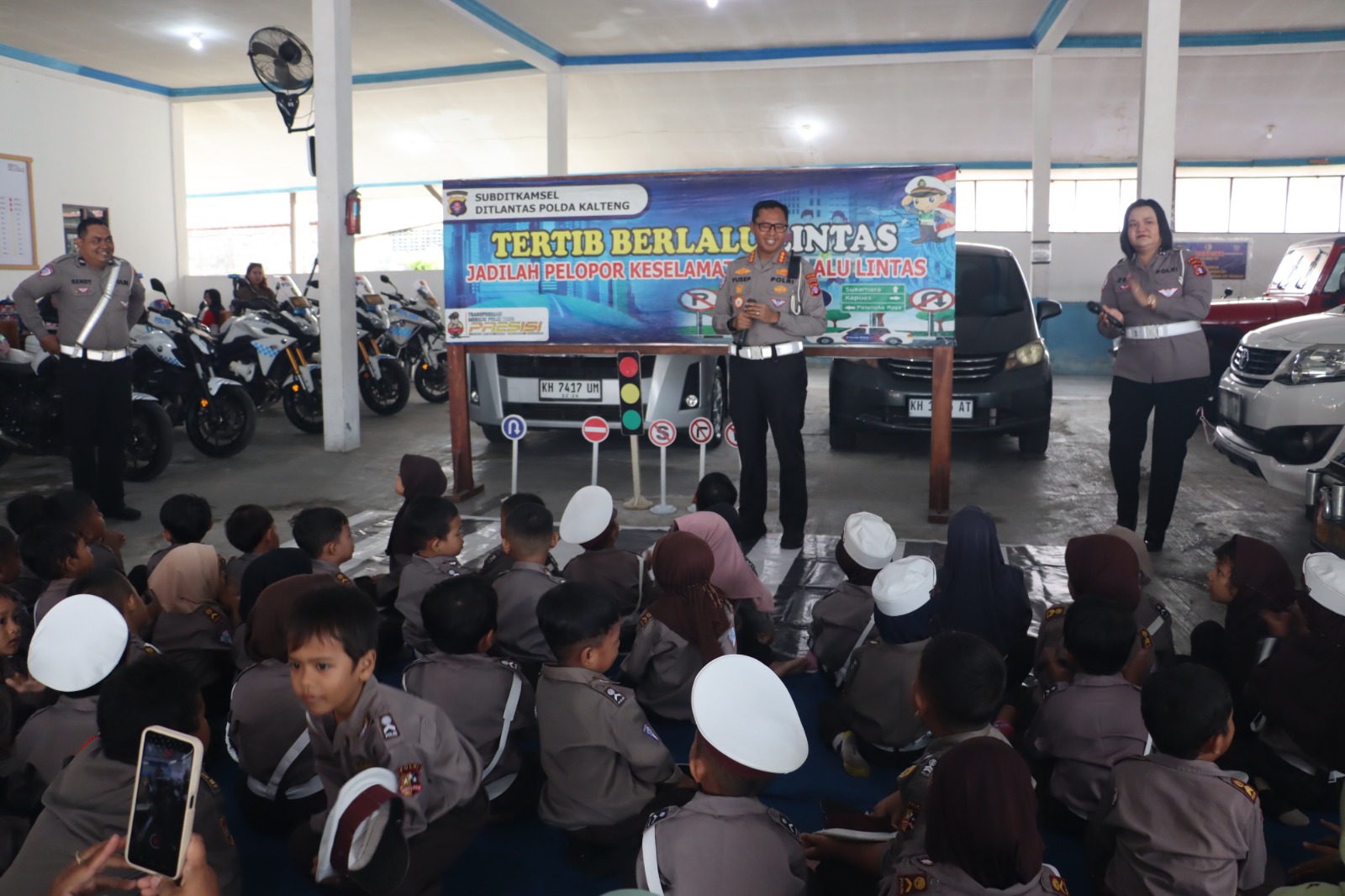 Tanamkan Tertib lalu lintas sejak dini, Ditlantas Polda Kalteng Berikan Dikmas Lantas Kepada  TK Yasalmuna Palangka Raya