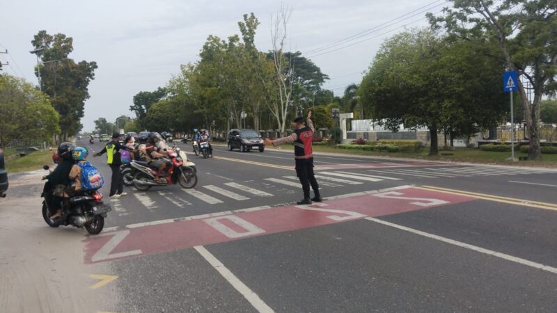 Cegah Gangguan Lantas, Sateamapta Polresta Palangka Raya Laksanakan Gatur Pagi di SMP Santa Maria