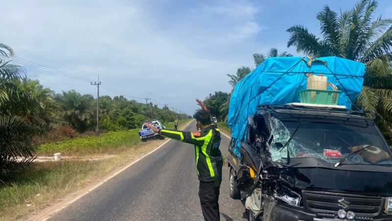 Respon Cepat Unit Turjawali Satlantas Polresta Palangka Raya Tangani Laka Lantas di KM 48