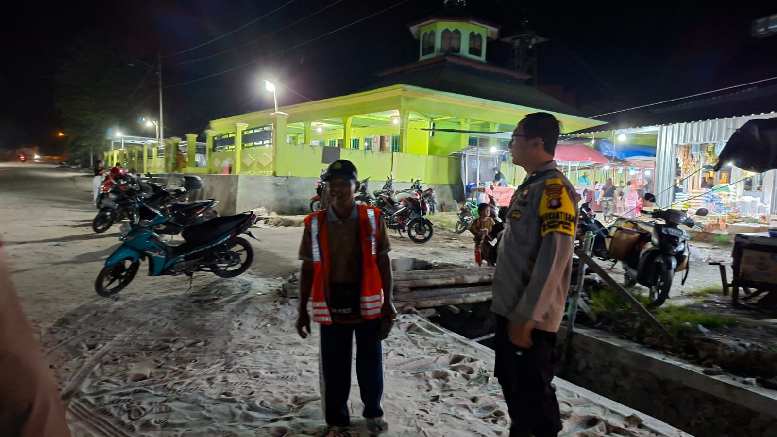 Di Pasar Rakyat Tangkiling, Polsek Bukit Batu Rangkul Para Jukir