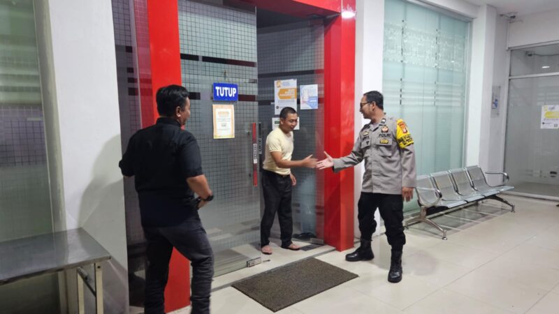 Jaga Keamanan Objek Vital, Polsek Bukit Batu Lakukan Patroli ke Kantor Bank ketika Dini Hari